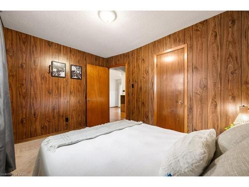 39 Crimea Street, Guelph, ON - Indoor Photo Showing Bedroom