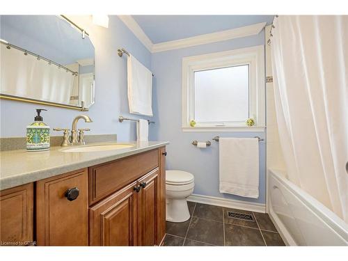 35 Inglewood Drive, Brampton, ON - Indoor Photo Showing Bathroom