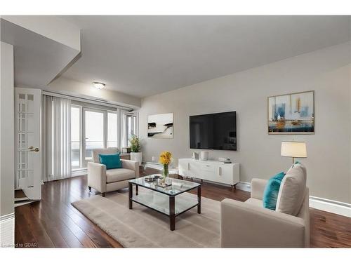 409-60 Old Mill Road, Oakville, ON - Indoor Photo Showing Living Room