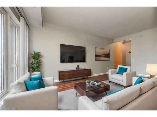 409-60 Old Mill Road, Oakville, ON - Indoor Photo Showing Living Room