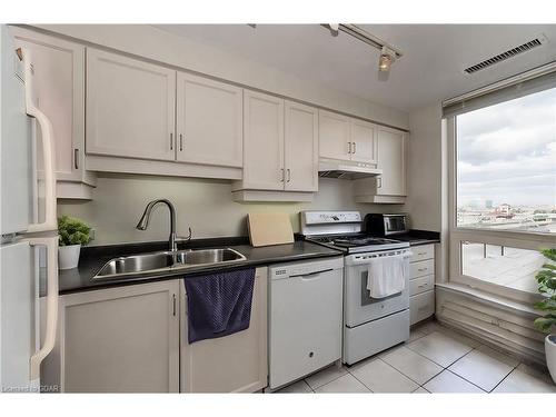 409-60 Old Mill Road, Oakville, ON - Indoor Photo Showing Kitchen With Double Sink