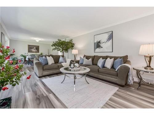 840 St George Street E, Fergus, ON - Indoor Photo Showing Living Room