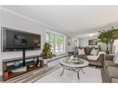 840 St George Street E, Fergus, ON - Indoor Photo Showing Living Room