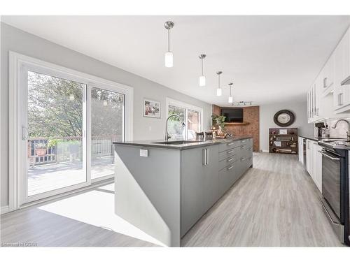 840 St George Street E, Fergus, ON - Indoor Photo Showing Kitchen With Upgraded Kitchen