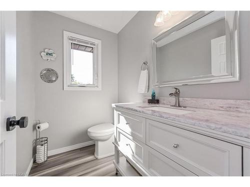 840 St George Street E, Fergus, ON - Indoor Photo Showing Bathroom