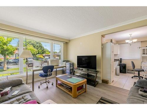 188 Alma Street N, Guelph, ON - Indoor Photo Showing Living Room