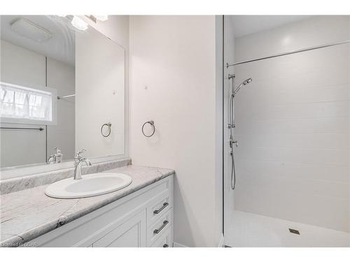 125 Richardson Street, Rockwood, ON - Indoor Photo Showing Bathroom