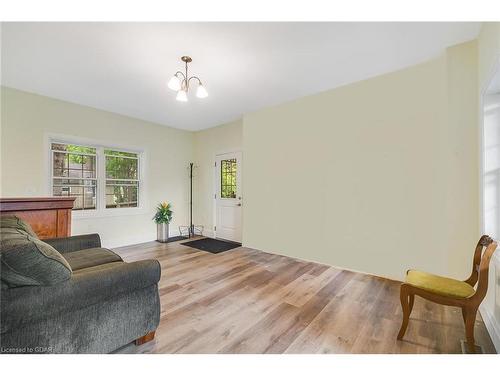 125 Richardson Street, Rockwood, ON - Indoor Photo Showing Living Room