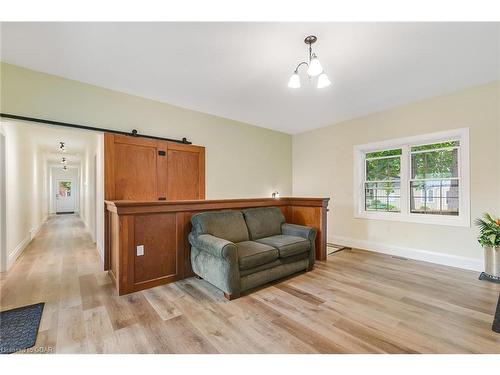 125 Richardson Street, Rockwood, ON - Indoor Photo Showing Living Room