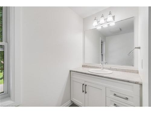 125 Richardson Street, Rockwood, ON - Indoor Photo Showing Bathroom