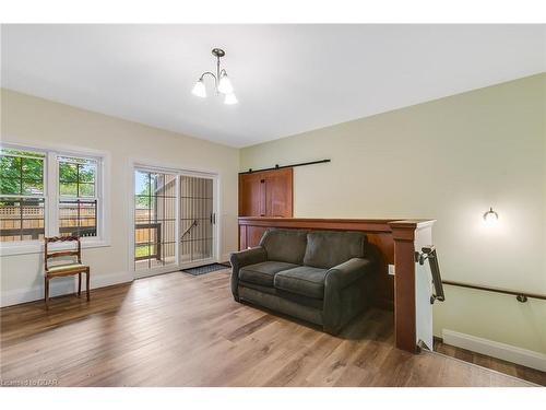 125 Richardson Street, Rockwood, ON - Indoor Photo Showing Living Room