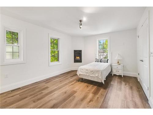 125 Richardson Street, Rockwood, ON - Indoor Photo Showing Bedroom