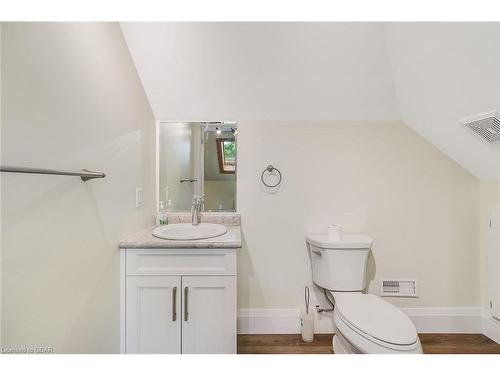 125 Richardson Street, Rockwood, ON - Indoor Photo Showing Bathroom