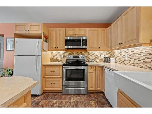 37 Shaw Avenue W, Cambridge, ON - Indoor Photo Showing Kitchen