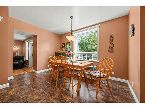 37 Shaw Avenue W, Cambridge, ON - Indoor Photo Showing Dining Room