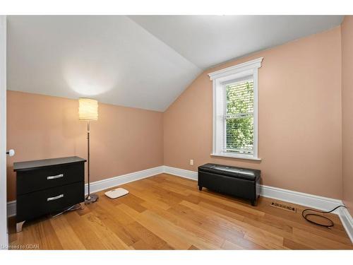 37 Shaw Avenue W, Cambridge, ON - Indoor Photo Showing Other Room