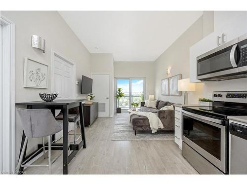 1109-716 Main Street East, Milton, ON - Indoor Photo Showing Kitchen