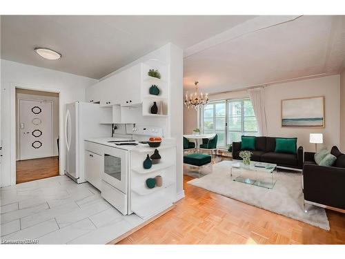 402-69 Herkimer Street, Hamilton, ON - Indoor Photo Showing Kitchen