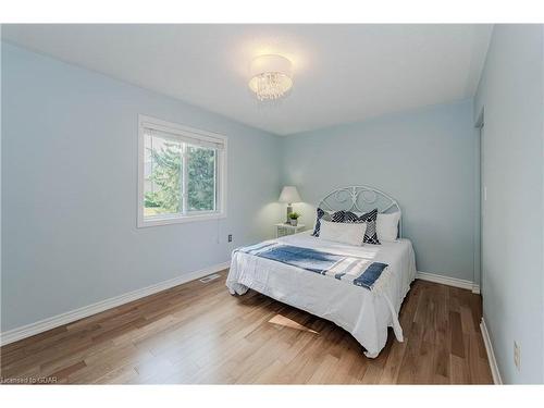 7 Beechlawn Boulevard, Guelph, ON - Indoor Photo Showing Bedroom