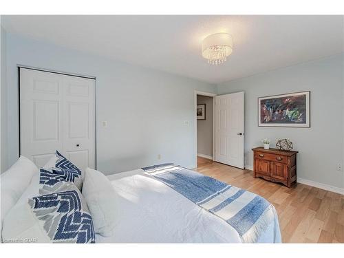 7 Beechlawn Boulevard, Guelph, ON - Indoor Photo Showing Bedroom