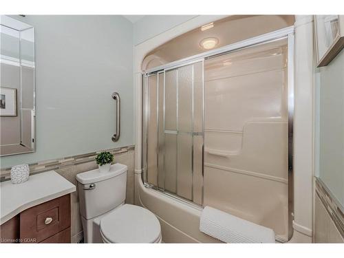 7 Beechlawn Boulevard, Guelph, ON - Indoor Photo Showing Bathroom