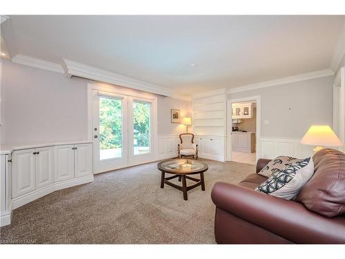 79 Lyon Avenue, Guelph, ON - Indoor Photo Showing Living Room