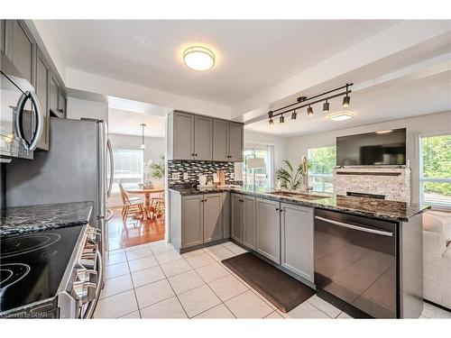 153 Starwood Drive, Guelph, ON - Indoor Photo Showing Kitchen