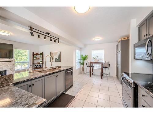 153 Starwood Drive, Guelph, ON - Indoor Photo Showing Kitchen With Upgraded Kitchen