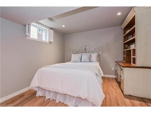 5688 Sixth Line, Rockwood, ON - Indoor Photo Showing Bedroom