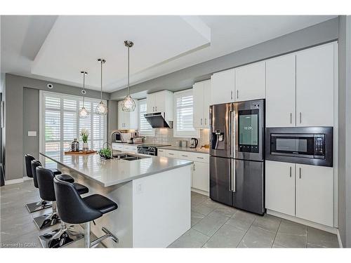 121 Lovett Lane, Guelph, ON - Indoor Photo Showing Kitchen With Upgraded Kitchen