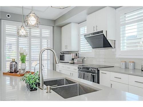 121 Lovett Lane, Guelph, ON - Indoor Photo Showing Kitchen With Double Sink With Upgraded Kitchen