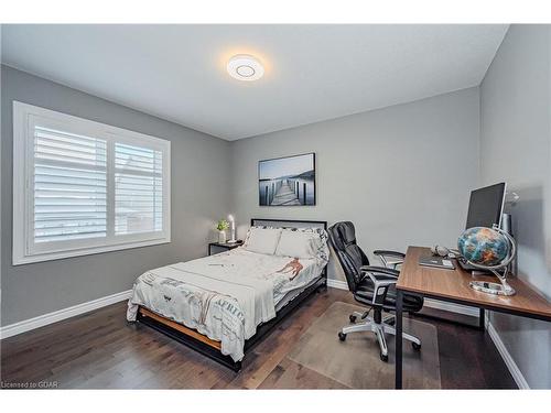 121 Lovett Lane, Guelph, ON - Indoor Photo Showing Bedroom