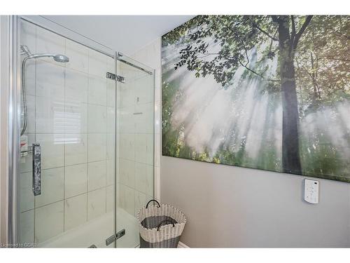 121 Lovett Lane, Guelph, ON - Indoor Photo Showing Bathroom