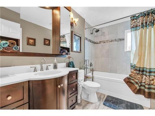 848 Scotland Street, Fergus, ON - Indoor Photo Showing Bathroom