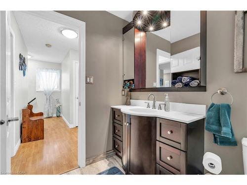 848 Scotland Street, Fergus, ON - Indoor Photo Showing Bathroom