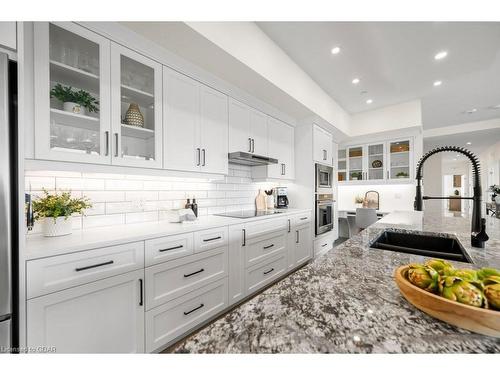 1402-1878 Gordon Street, Guelph, ON - Indoor Photo Showing Kitchen With Double Sink With Upgraded Kitchen