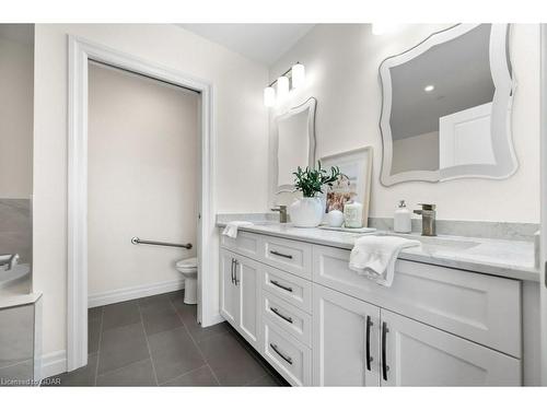 1402-1878 Gordon Street, Guelph, ON - Indoor Photo Showing Bathroom