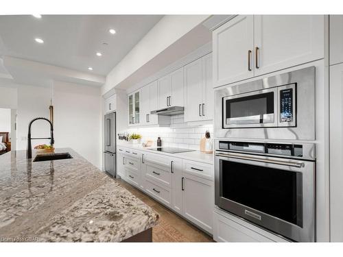 1402-1878 Gordon Street, Guelph, ON - Indoor Photo Showing Kitchen With Upgraded Kitchen