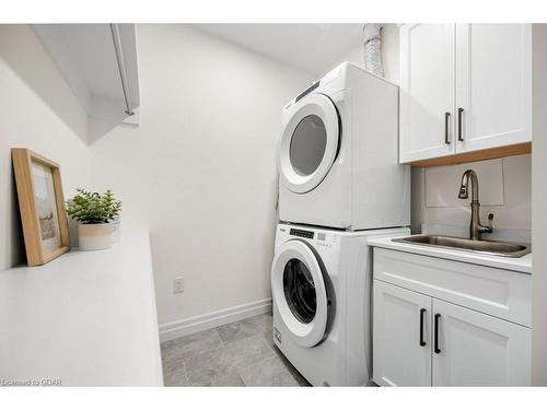 1402-1878 Gordon Street, Guelph, ON - Indoor Photo Showing Laundry Room