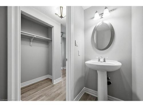 9-180 Marksam Road, Guelph, ON - Indoor Photo Showing Bathroom