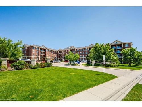 423-1440 Gordon Street, Guelph, ON - Outdoor With Facade