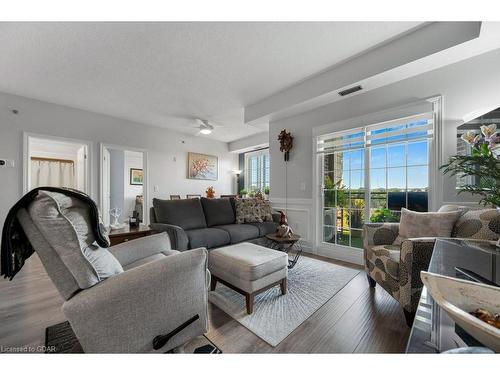 423-1440 Gordon Street, Guelph, ON - Indoor Photo Showing Living Room