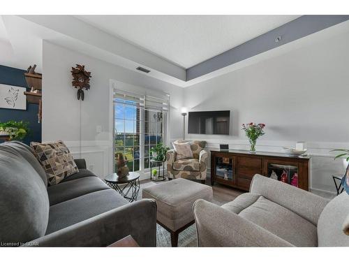 423-1440 Gordon Street, Guelph, ON - Indoor Photo Showing Living Room