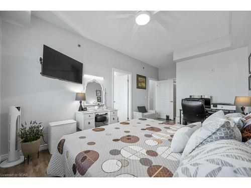 423-1440 Gordon Street, Guelph, ON - Indoor Photo Showing Bedroom