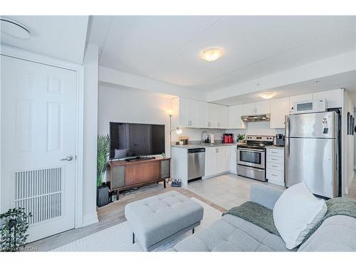 304-64 Frederick Drive, Guelph, ON - Indoor Photo Showing Kitchen With Stainless Steel Kitchen