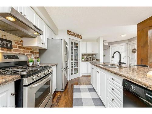 118 Scots Lane, Rockwood, ON - Indoor Photo Showing Kitchen With Double Sink With Upgraded Kitchen