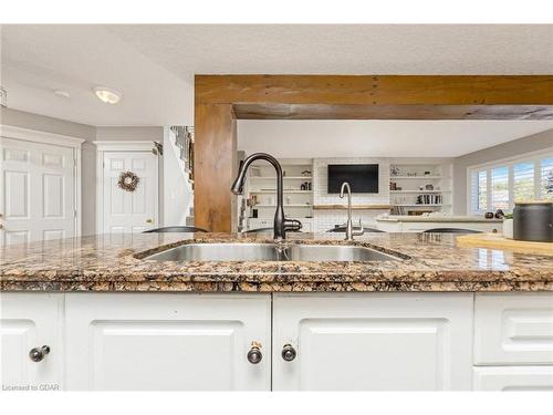 118 Scots Lane, Rockwood, ON - Indoor Photo Showing Kitchen With Double Sink