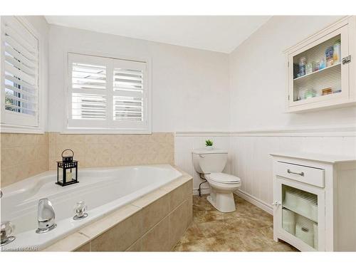 118 Scots Lane, Rockwood, ON - Indoor Photo Showing Bathroom