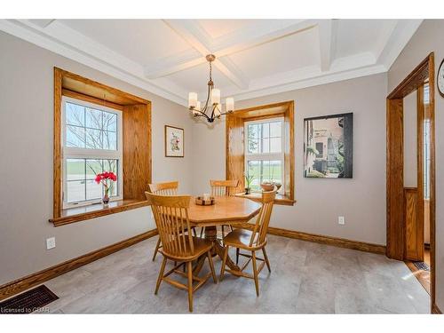 8108 Wellington Rd 22, Centre Wellington, ON - Indoor Photo Showing Dining Room