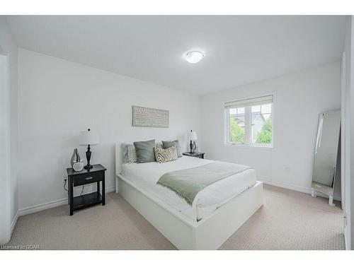 27 Arlington Crescent, Guelph, ON - Indoor Photo Showing Bedroom